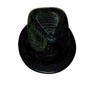 Black alligator style top hat size sm/med 100% Vinyl good condition.